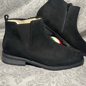 Sonoma Black Faux Suede Chelsea Booties Size 9 – Women’s - NWOT!